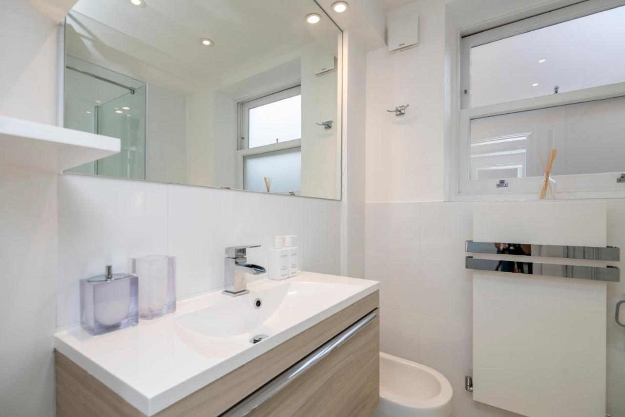Outstanding 2br Ground Floor Flat In Earl's Court *